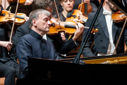 Stephen Hough performs Mendelssohn
